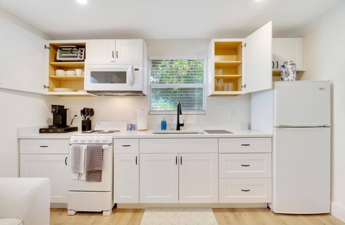 Stuart Apartment | Cozy Cottage on Pine - 2