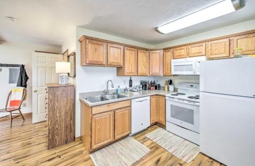Grantsdale House | Cozy Cottage Studio: Stunning Mountain Views!