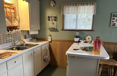 Gladwin Cabin | Cozy Cottage