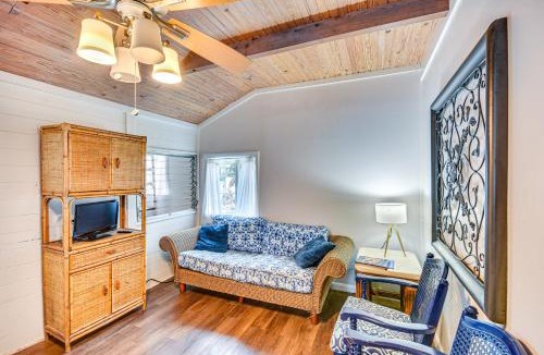 Versailles House | Cozy Cottage w/Deck: Walk to Lake of the Ozarks!