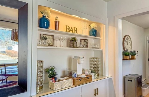 Champaign House | Cozy Cottage Walkable To UIUC
