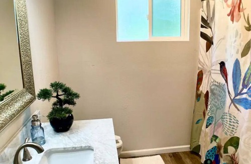 Cedar Ridge Cottage | Cozy cottage with 1 bedroom and WiFi, AC in enjoyable Grass Valley