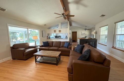 Exeter House | Cozy countryside home on 5 private acres - 30 min. to Sequoia Park entrance