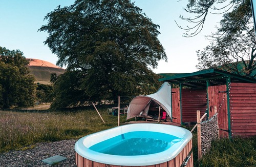 Peak District RV Rental | Cozy Couples Glamping - Private Hot Tub