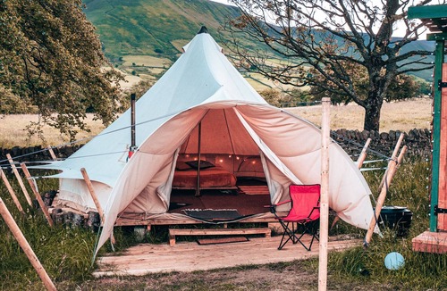 Peak District RV Rental | Cozy Couples Glamping - Private Hot Tub