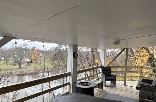 Clear Spring Cottage | Cozy Creek Retreat by Whitetail Resort W/hot tub