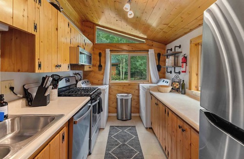 Silver Plume Cabin | Cozy Creekside Getaway!