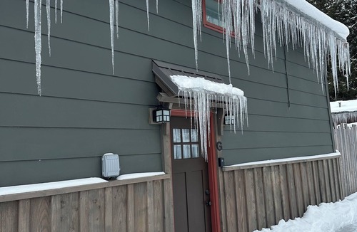 West Falls Apartment | Cozy Cuddler's Cottage
