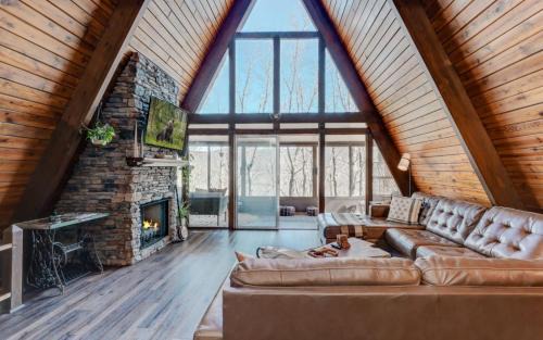 Tate Ski Chalet | Cozy Days Hideaway - Modern rustic vibes mountain views
