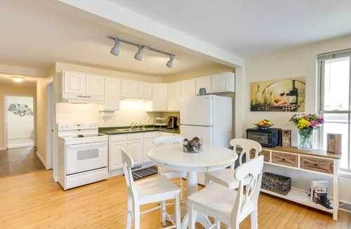 Delafield Apartment | Cozy Delafield Apartment - Walk to Lake!