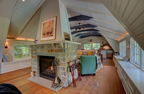 Upper Montclair Cottage | Cozy Designer Cottage with Saltwater Pool