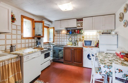Crespano del Grappa Cottage | Cozy detached house, wide garden, wifi