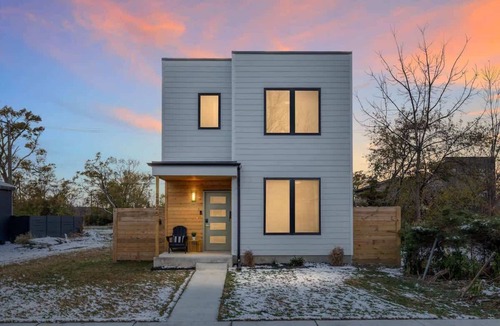 Detroit House | Cozy Detroit House - Balcony, Movie Yard, Fire Pit