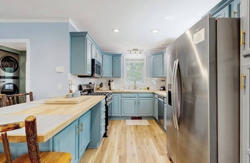 Moultonborough House | Cozy Dog Friendly Cottage w/large deck, firepit, partial a/c & walk to lake