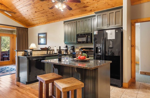 Branson Cottage | Cozy, Dog-Friendly Cabin Near Taneycomo with No Stairs & Free Daily Local Fun