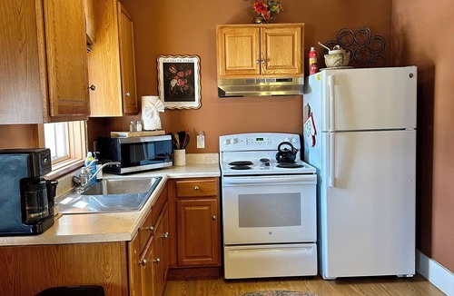 Westcliffe Hotel | Cozy Dog-Friendly Cottage: The Main Suite