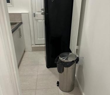 Cheshunt Apartment | COZY DOUBLE Bedroom STUDIO With WIFI & PARKING Waltham Cross
