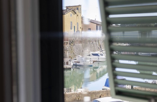 Venezia Nuova House | Cozy double room with en-suite bathroom and small terrace overlooking the canals