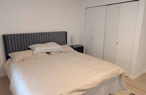 West Bellevue House | Cozy Downtown Bellevue Apartment w/Free Parking