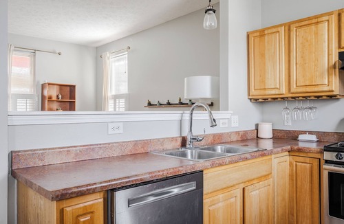 Fall Creek Place House | Cozy Downtown Escape
