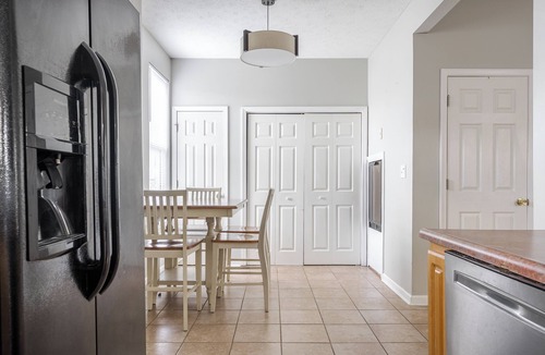 Fall Creek Place House | Cozy Downtown Escape