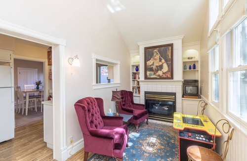 Ouray House | Cozy Downtown Pet Friendly Home with Fiber Internet! Fenced Outdoor Area!