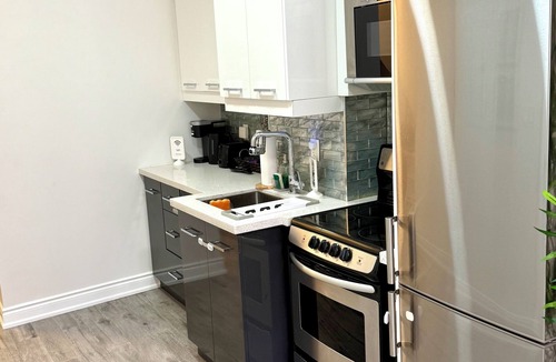 Niagara House | Cozy Downtown Toronto Retreat Near King W & Queen W Life
