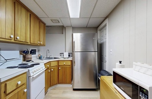 Ludlow House | Cozy duplex, first floor unit w/kitchen, shared fire pit, lake access, wifi, TV
