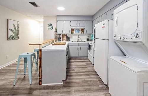 West Pensacola Apartment | Cozy duplex w/fire pit & BBQ