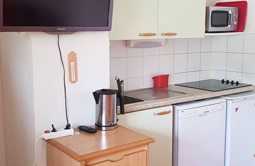 La Joue du Loup Apartment | Cozy duplex with parking in La Joue du Loup