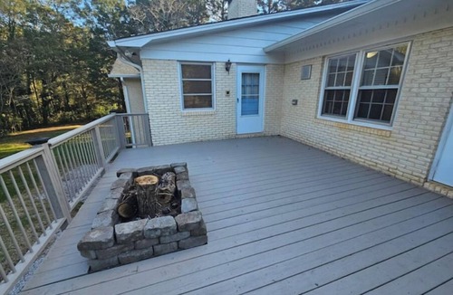 Fort Mill Condo | Cozy Duplex with Fire Pit Near Restaurants & Shops in Fort Mill. Pets Welcome.
