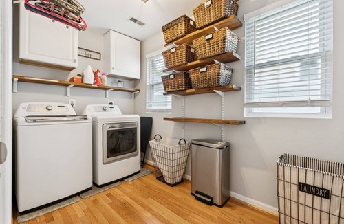 Edgewater House | Cozy Edgewater Cottage w/Backyard Hangout