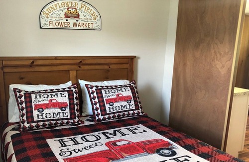 Edray Apartment | Cozy Efficiency Unit in Edray 5 Min to Marlinton and 20 Min to Snowshoe