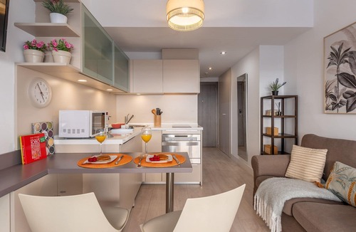 Recoletos Apartment | Cozy Elegant Studio in Villanueva, Madrid