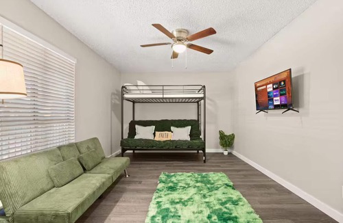 South Manchaca Apartment | Cozy Emerald Hideaway - Pet Friendly