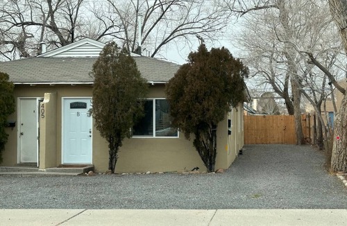 University Heights Apartment | Cozy Escape 1BD UNM Recently Renovated & Walkable!