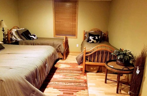 Montezuma House | Cozy Family Accommodation for Five Guests in Montezuma, Iowa