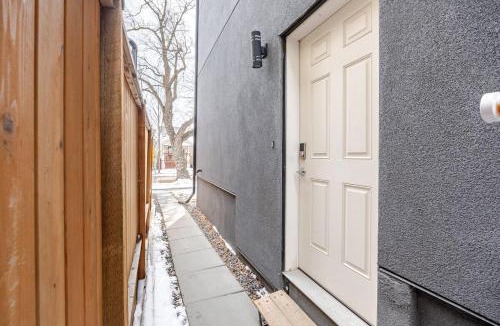 Old Strathcona Apartment | Cozy Family Friendly Suite Near Whyte, UofA, Kinsmen with Desks or Home-office and Full Kitchen