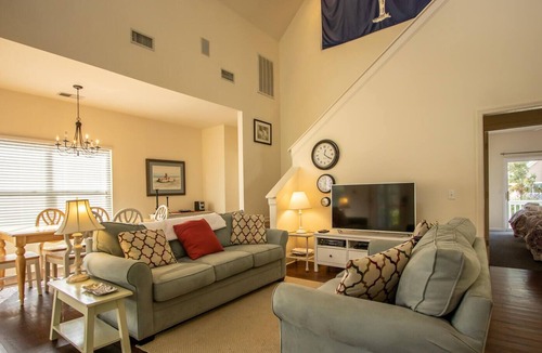 Saint Helena Island Cottage | Cozy Family Home w/ Golf Course Views & Wifi - Steps to Cabana Club & Marina