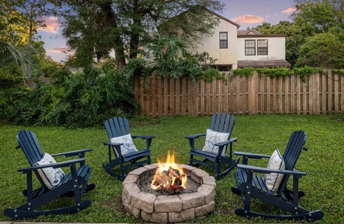 St. Augustine South House | Cozy Family Retreat Pet-Friendly