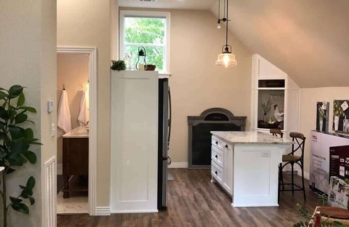 Siloam Springs Apartment | Cozy Farmhouse Downtown Apartment