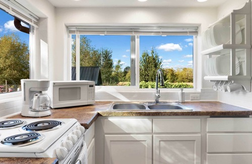 Ferndale Apartment | Cozy Ferndale Studio on 20-acre Working Farm!