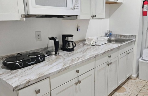 Laurel House | Cozy Finished Basement with 1-bedroom, living Space AC, WiFi in charming Laurel