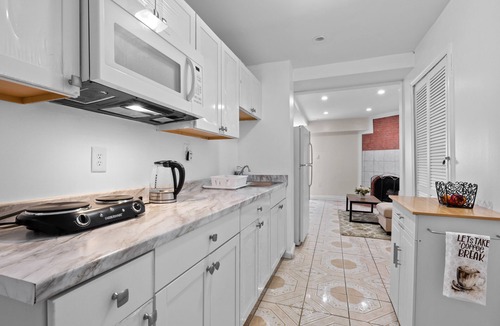 Laurel House | Cozy Finished Basement with 1-bedroom, living Space AC, WiFi in charming Laurel