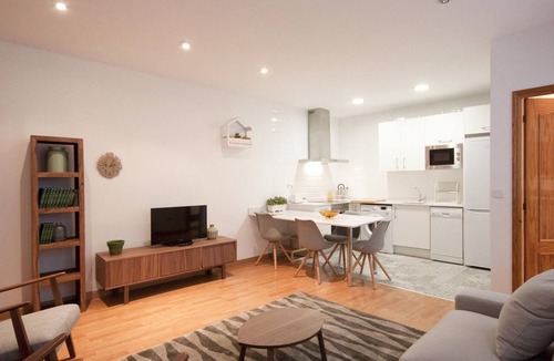Huertas Apartment | Cozy Flat @Cortes *Elevator*WiFi*
