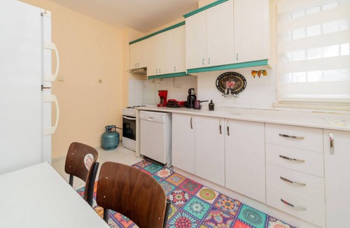 Altnkum Mahallesi Apartment | Cozy Flat with Balcony 5 min to Konyaalti Beach