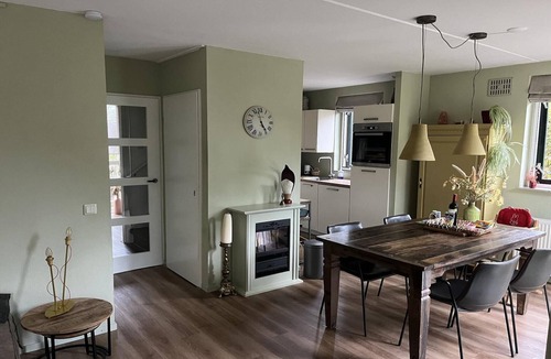 Ewijk House | Cozy Forest Bungalow for 6
