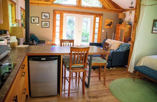 Strathcona Cabin | Cozy Forest Cabin in the Beautiful Sayward Valley