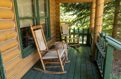 Sandy Cottage | Cozy Forest Cottage