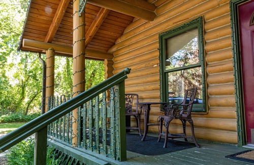 Sandy Cottage | Cozy Forest Cottage